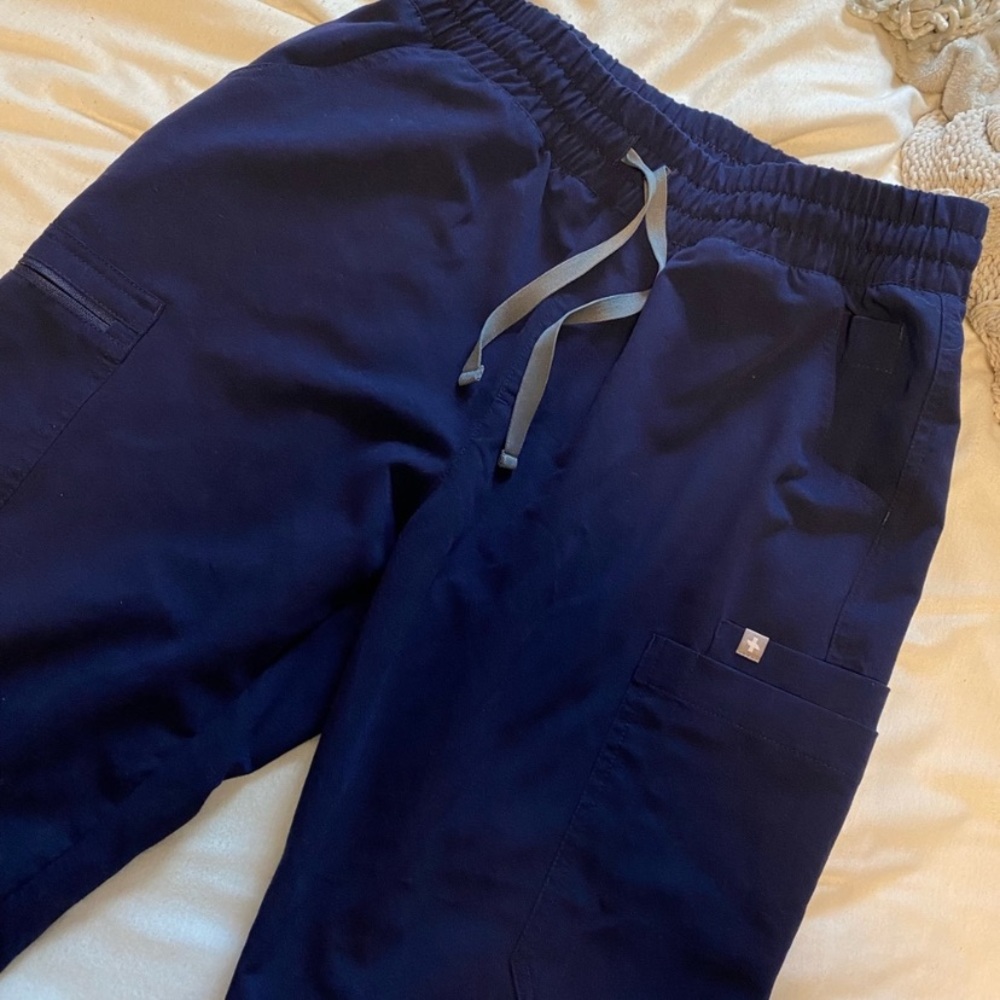 Figs Navy High-waisted Yola - Petite Skinny Scrub Pants (Medium petite)